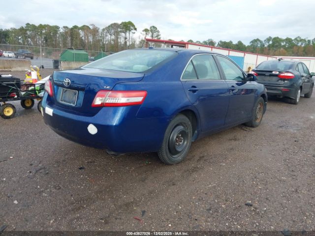 Toyota Camry Le Image 9