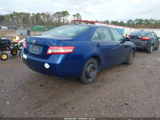 Toyota Camry Le Image 9