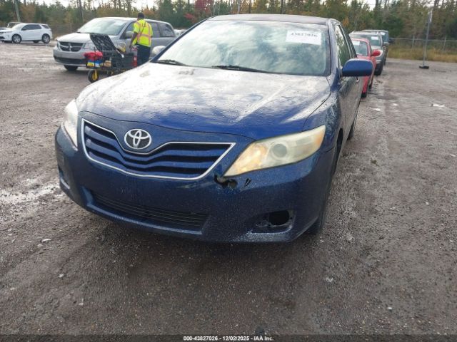 Toyota Camry Le Image 5