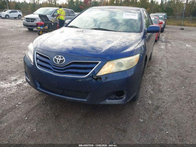 Toyota Camry Le Image 5