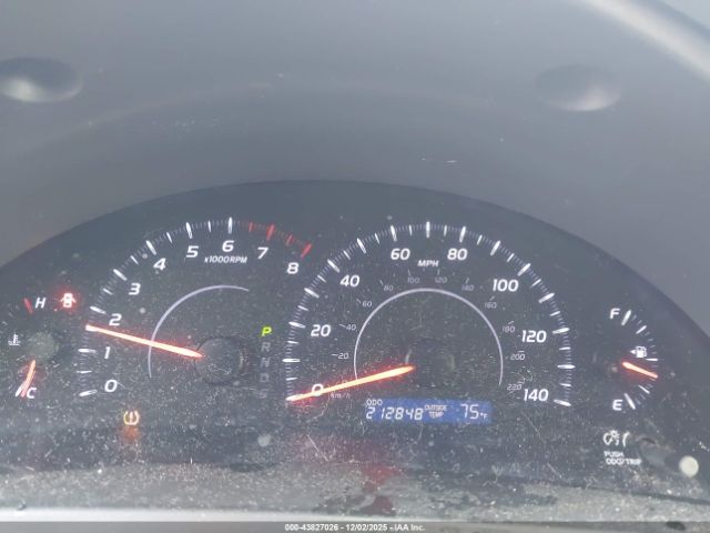 Toyota Camry Le Image 4