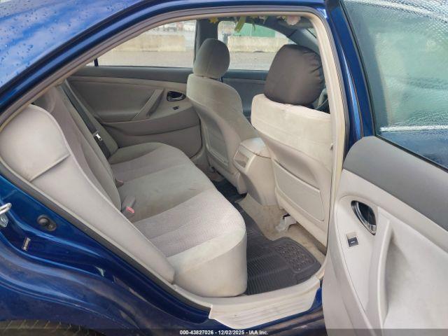 Toyota Camry Le Image 3