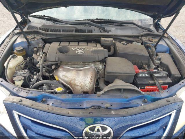 Toyota Camry Le Image 7