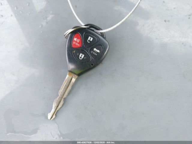 Toyota Camry Le Image 8