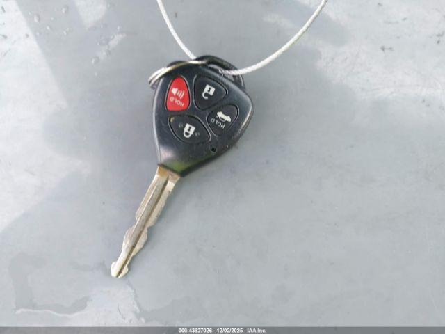 Toyota Camry Le Image 8