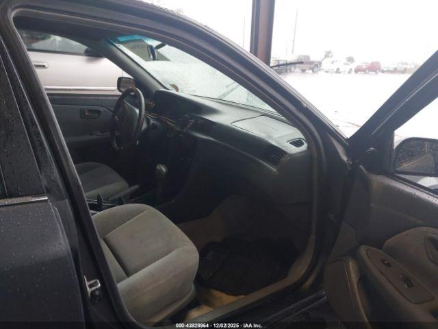 Toyota Camry Le Image 10