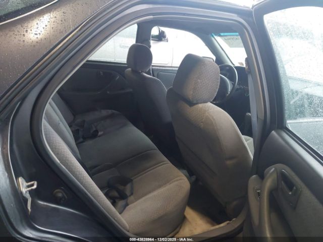 Toyota Camry Le Image 8