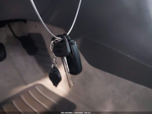 Toyota Camry Le Image 5