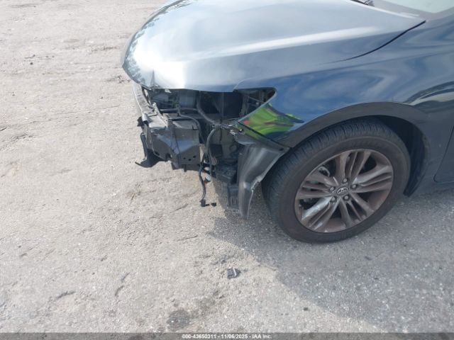 Toyota Camry Se Image 4