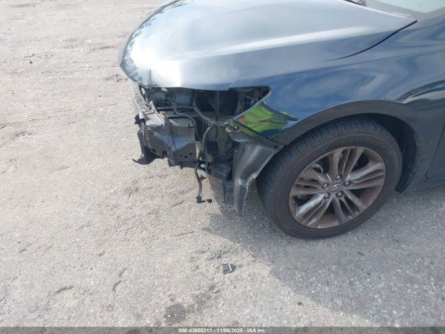 Toyota Camry Se Image 4