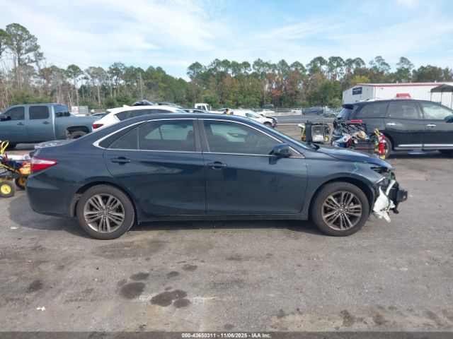 Toyota Camry Se Image 8
