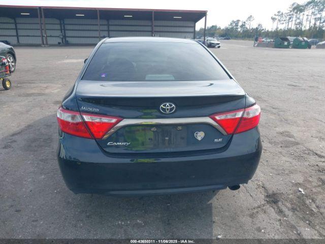 Toyota Camry Se Image 11