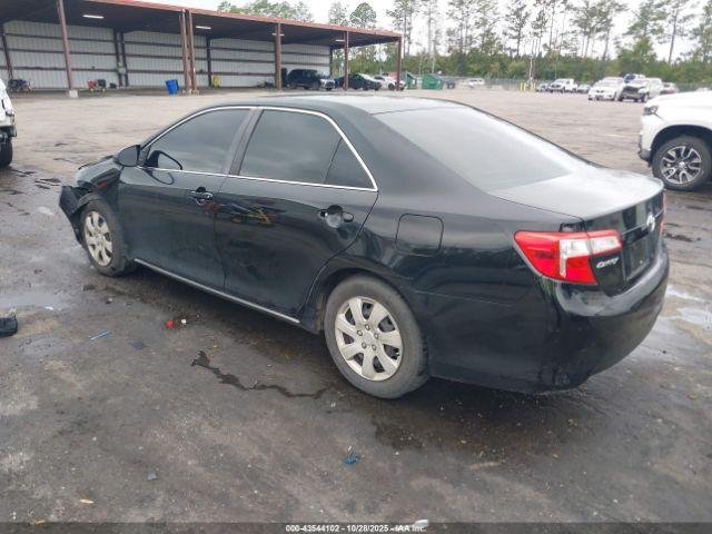 Toyota Camry Le Image 2