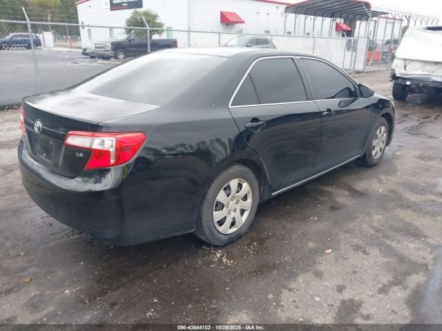 Toyota Camry Le Image 6