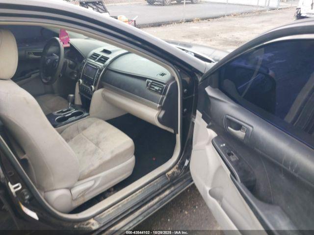 Toyota Camry Le Image 14