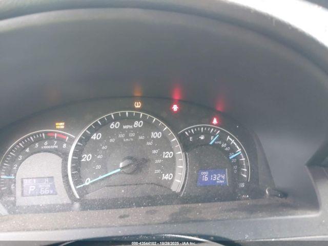 Toyota Camry Le Image 11