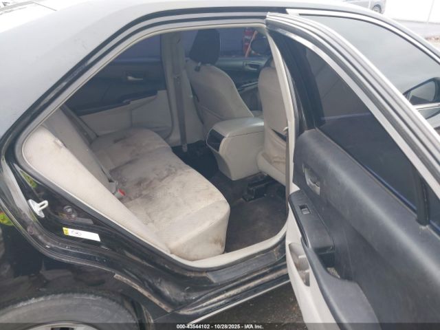 Toyota Camry Le Image 8