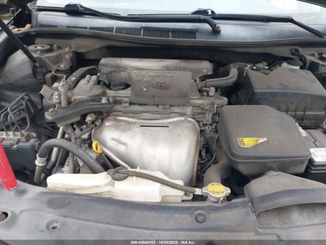 Toyota Camry Le Image 16