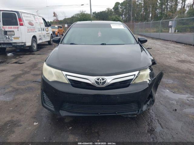 Toyota Camry Le Image 3