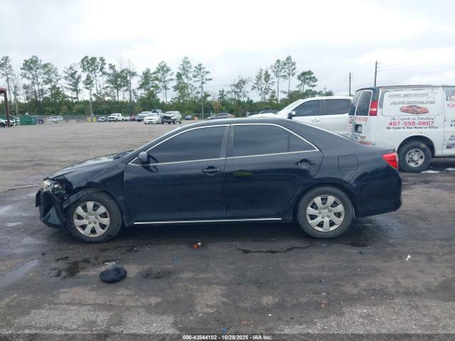 Toyota Camry Le Image 13