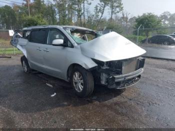  Salvage Kia Sedona