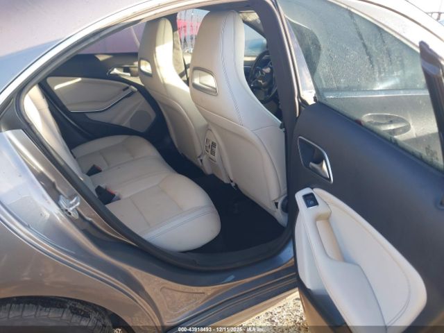 Mercedes-Benz Cla-class Image 16