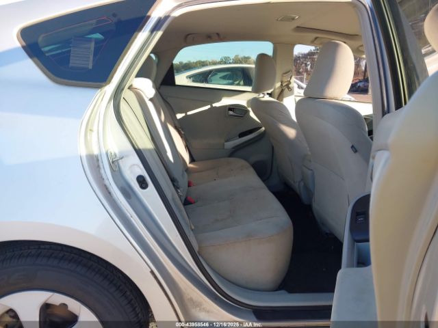 Toyota Prius Three Image 3