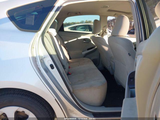 Toyota Prius Three Image 3