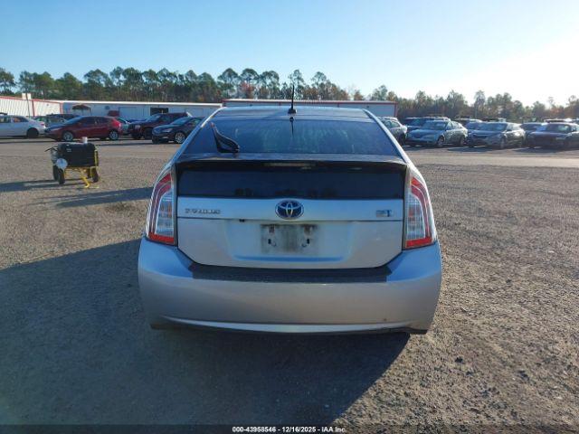 Toyota Prius Three Image 14