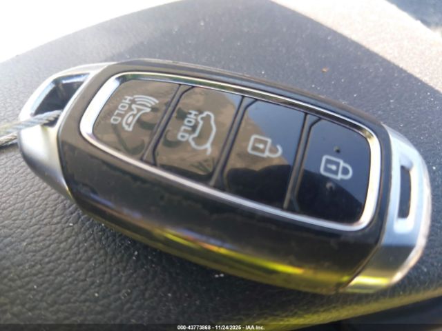 Hyundai ELANTRA Image 9