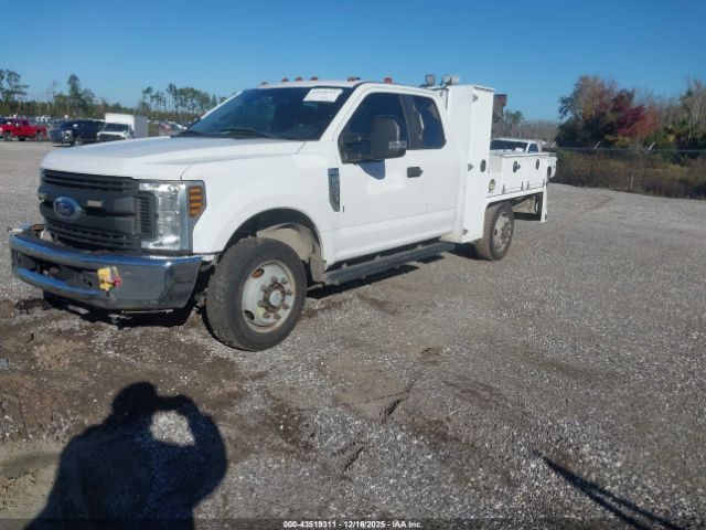 Ford F-350 Xl Image 2