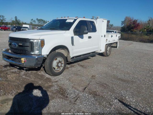 Ford F-350 Xl Image 2