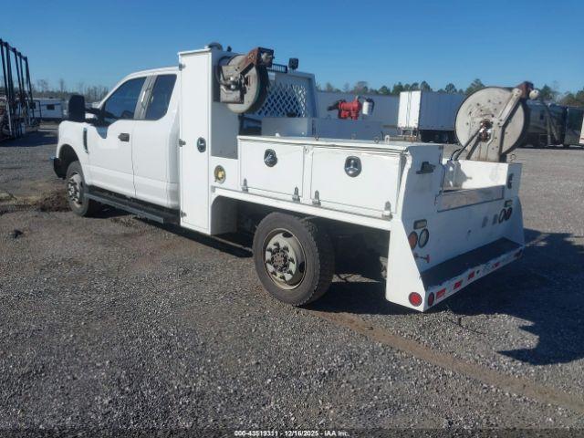 Ford F-350 Xl Image 11