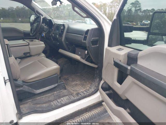 Ford F-350 Xl Image 12