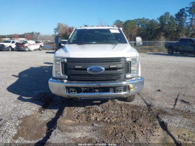 Ford F-350 Xl Image 15