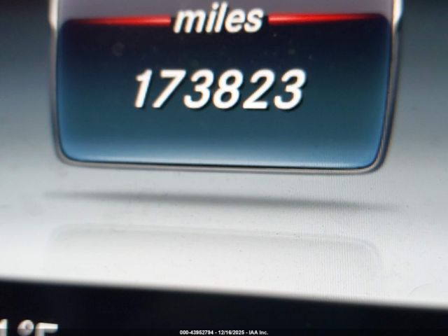 Mercedes-Benz C-Class Image 8