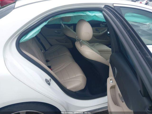 Mercedes-Benz C-Class Image 3