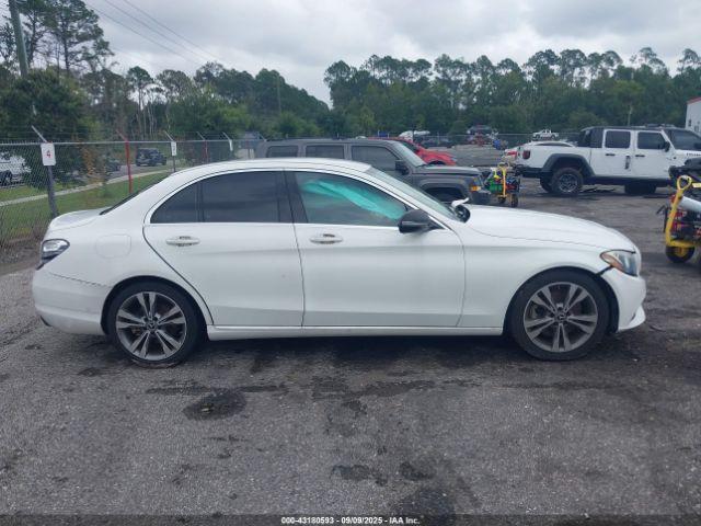 Mercedes-Benz C-Class Image 13