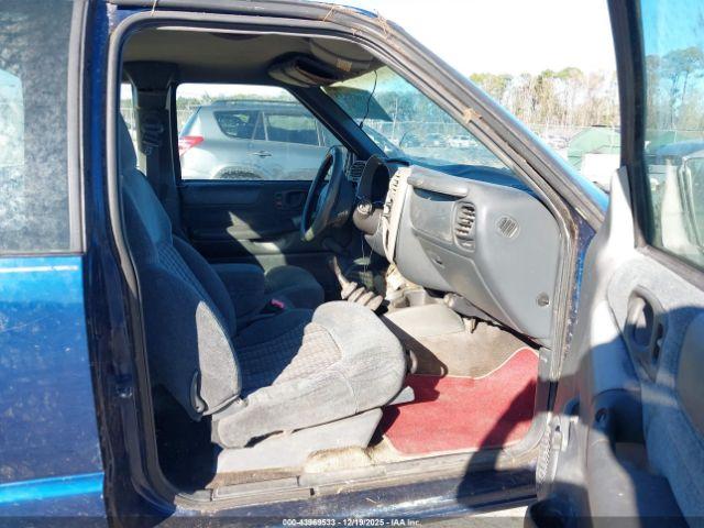 Chevrolet S-10 Ls Fleetside Image 4