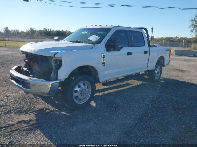 Ford F-350 Xl Image 3