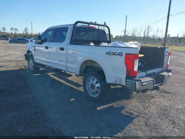 Ford F-350 Xl Image 11