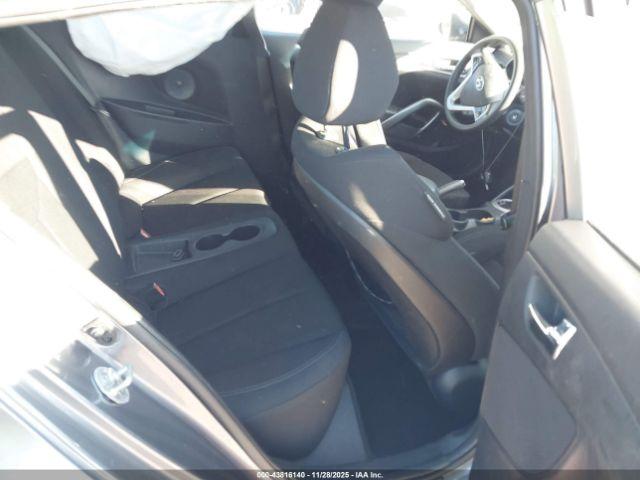 Hyundai VELOSTER Image 7