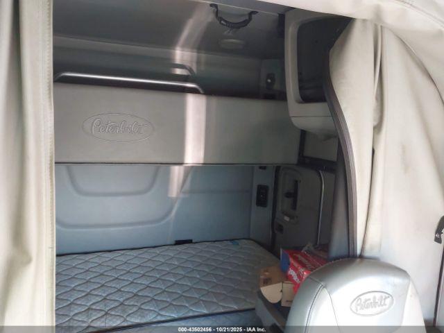 Peterbilt 579 Image 7