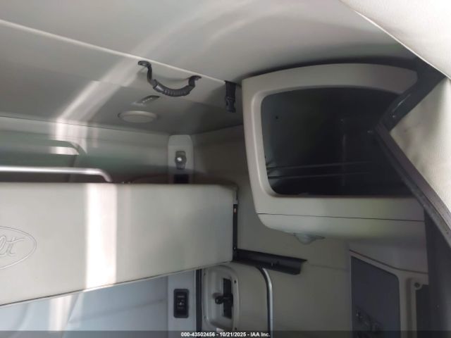 Peterbilt 579 Image 18