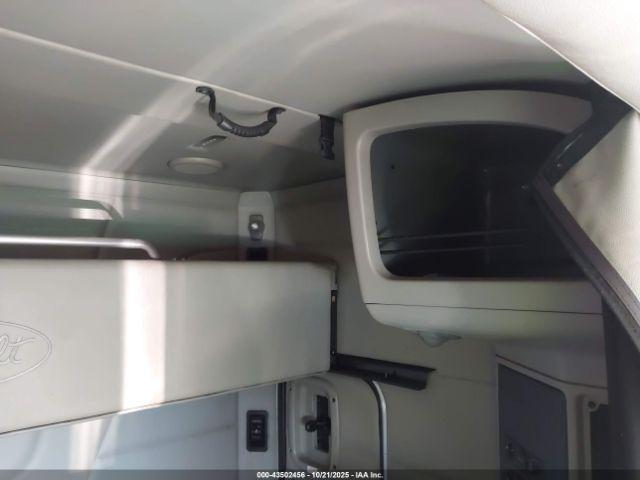 Peterbilt 579 Image 18