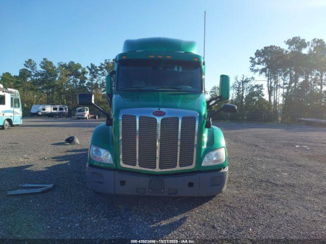 Peterbilt 579 Image 8