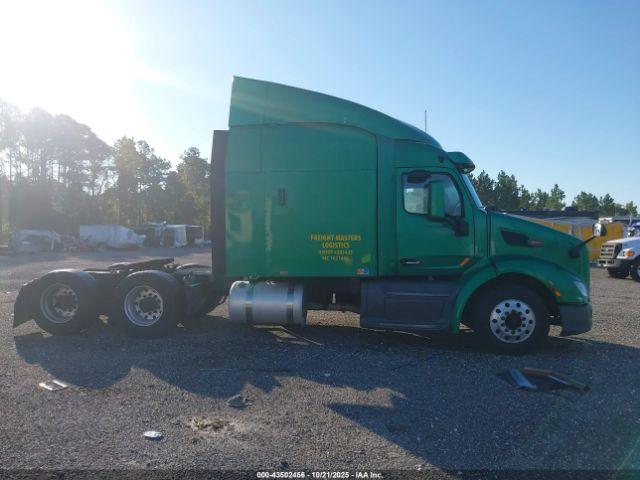 Peterbilt 579 Image 10