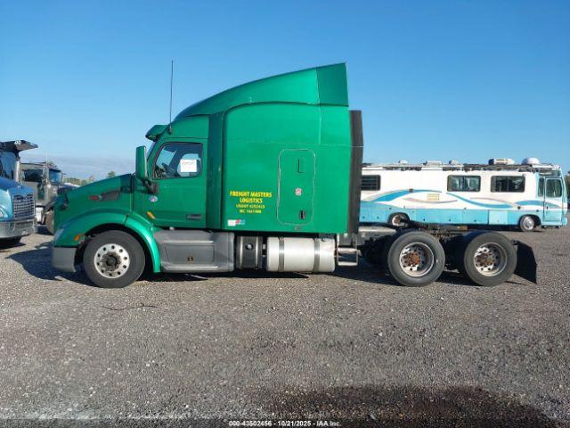 Peterbilt 579 Image 12