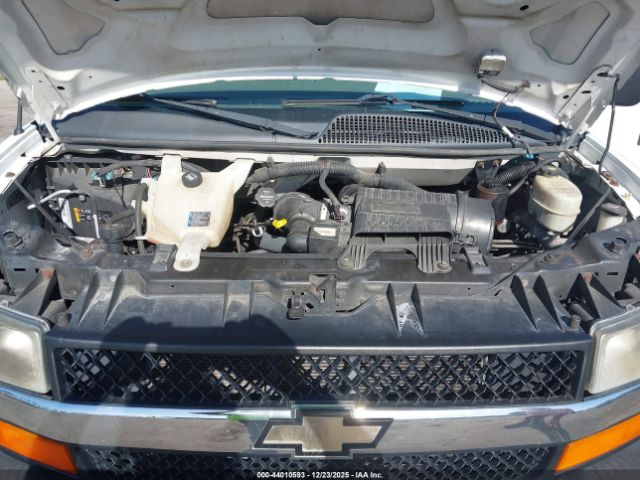 Chevrolet Express Lt Image 9