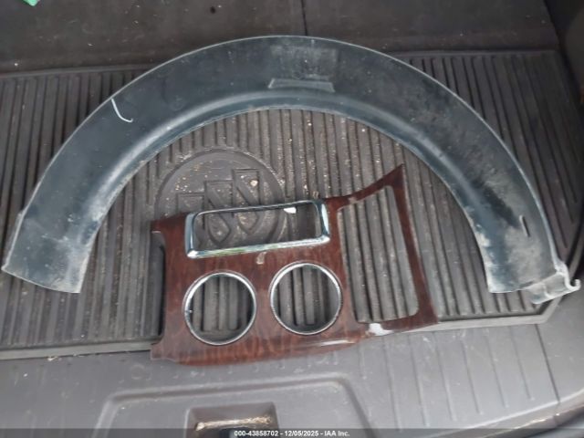 Buick Enclave Premium Image 8